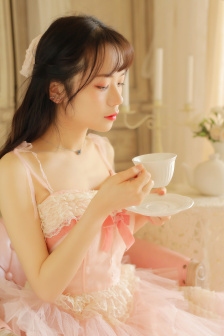 年轻女教师在线观看