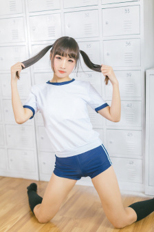 花蒂被迫戴上穿环